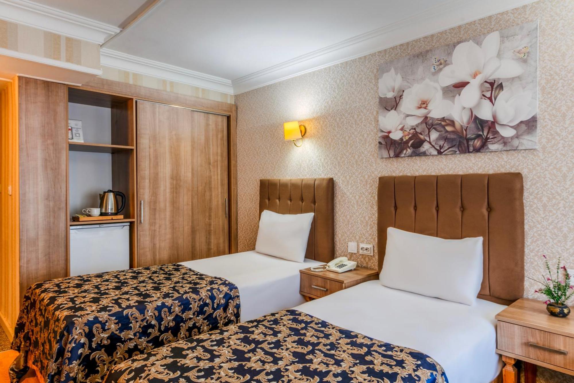 Hamit Hotel Istanbul Exterior photo