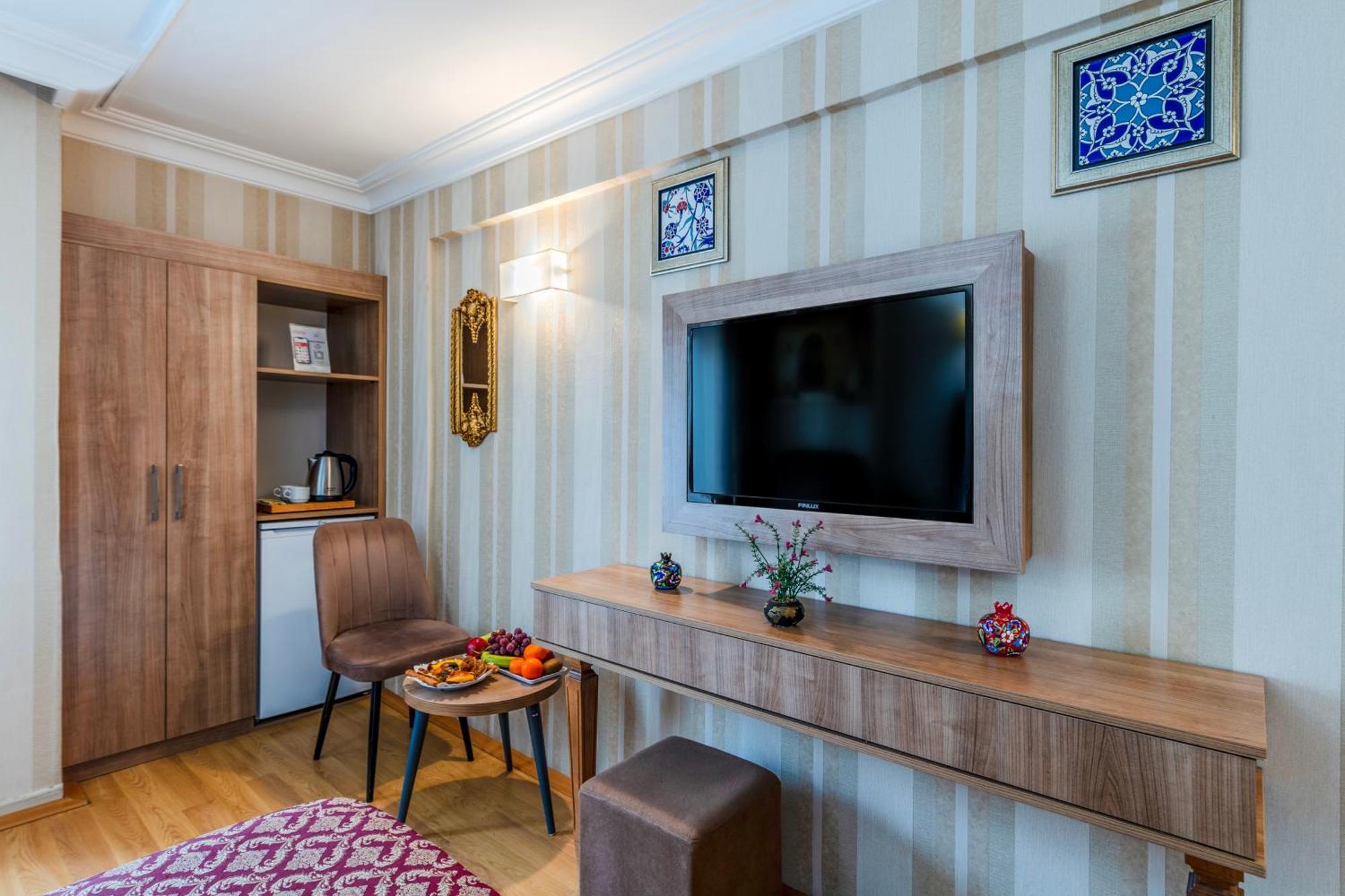 Hamit Hotel Istanbul Exterior photo