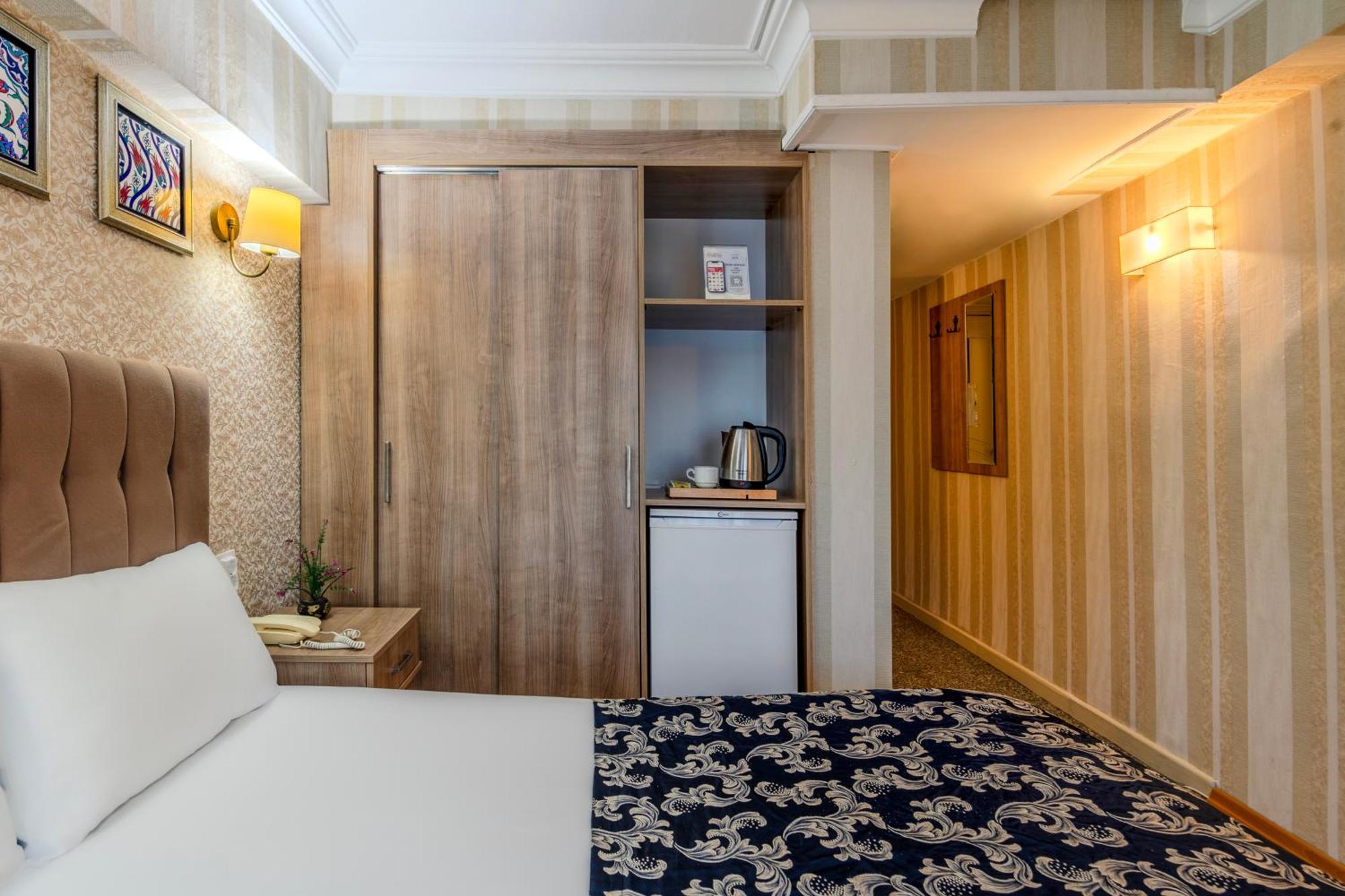 Hamit Hotel Istanbul Exterior photo