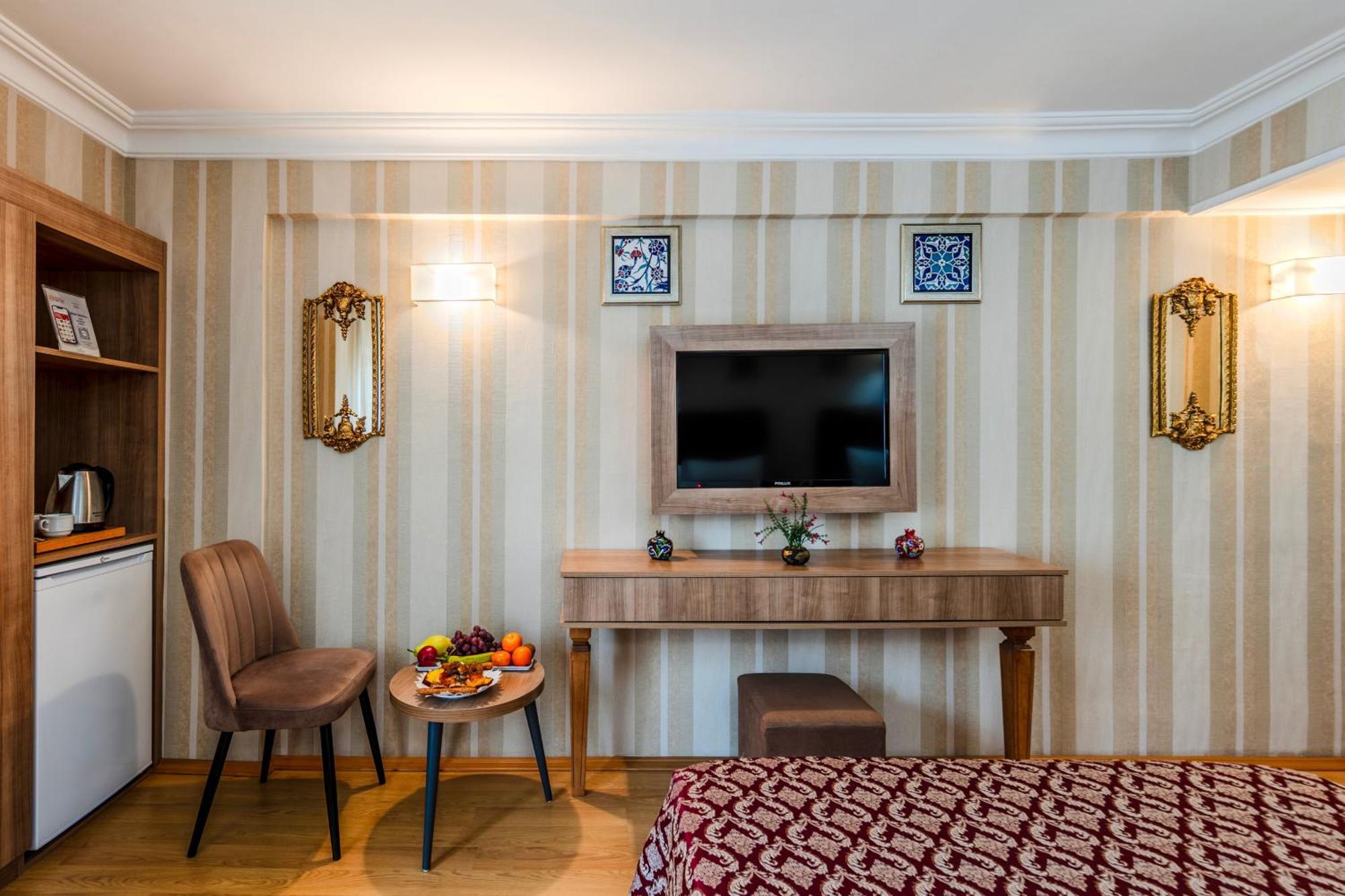 Hamit Hotel Istanbul Exterior photo